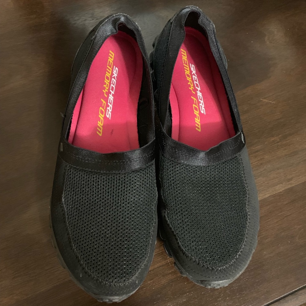 Sketchers Lightweight memory foam shoes